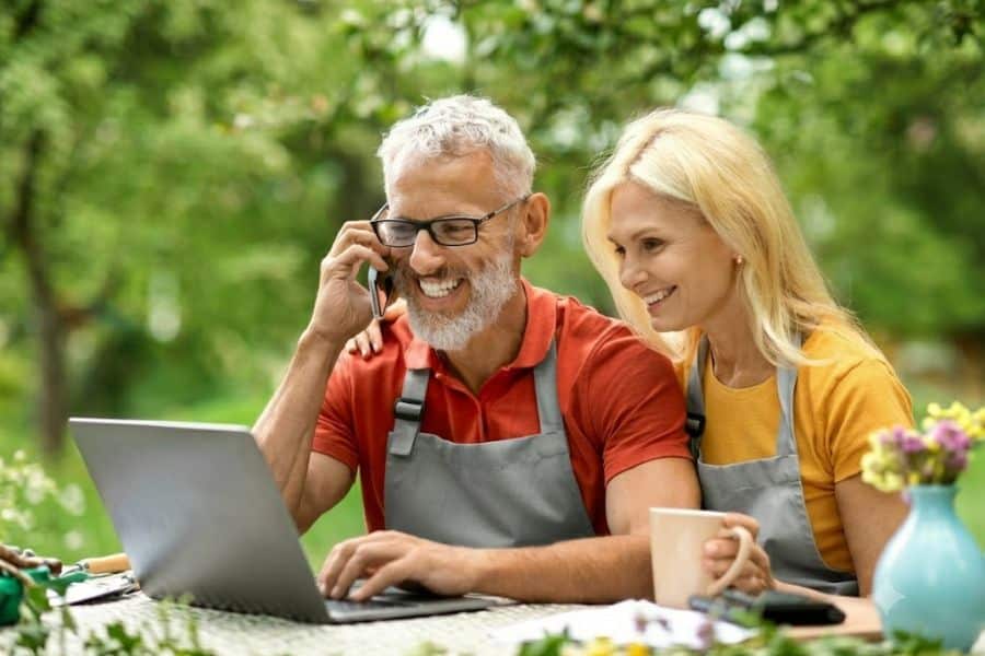 7 Home-Based Businesses Earning American Retirees $1K a Day (Fun, Easy & Tech Free)